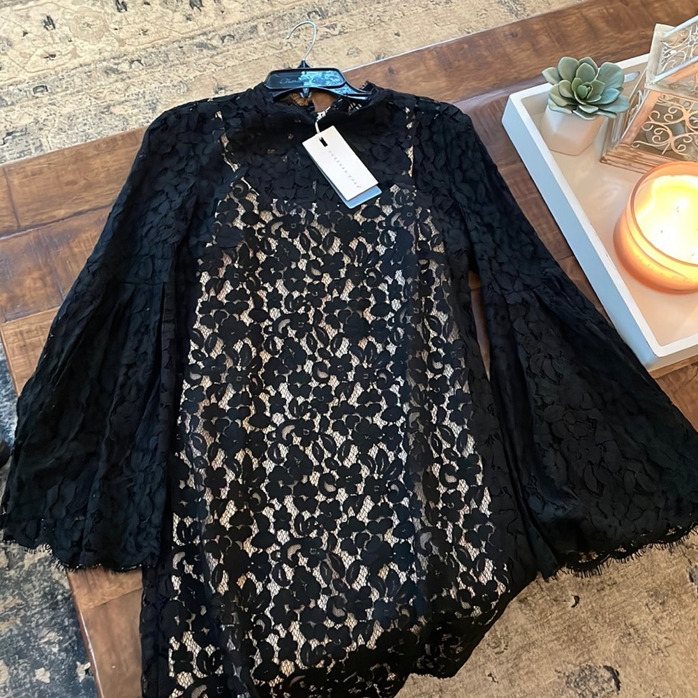 Endless Rose long sleeved lace shift dress